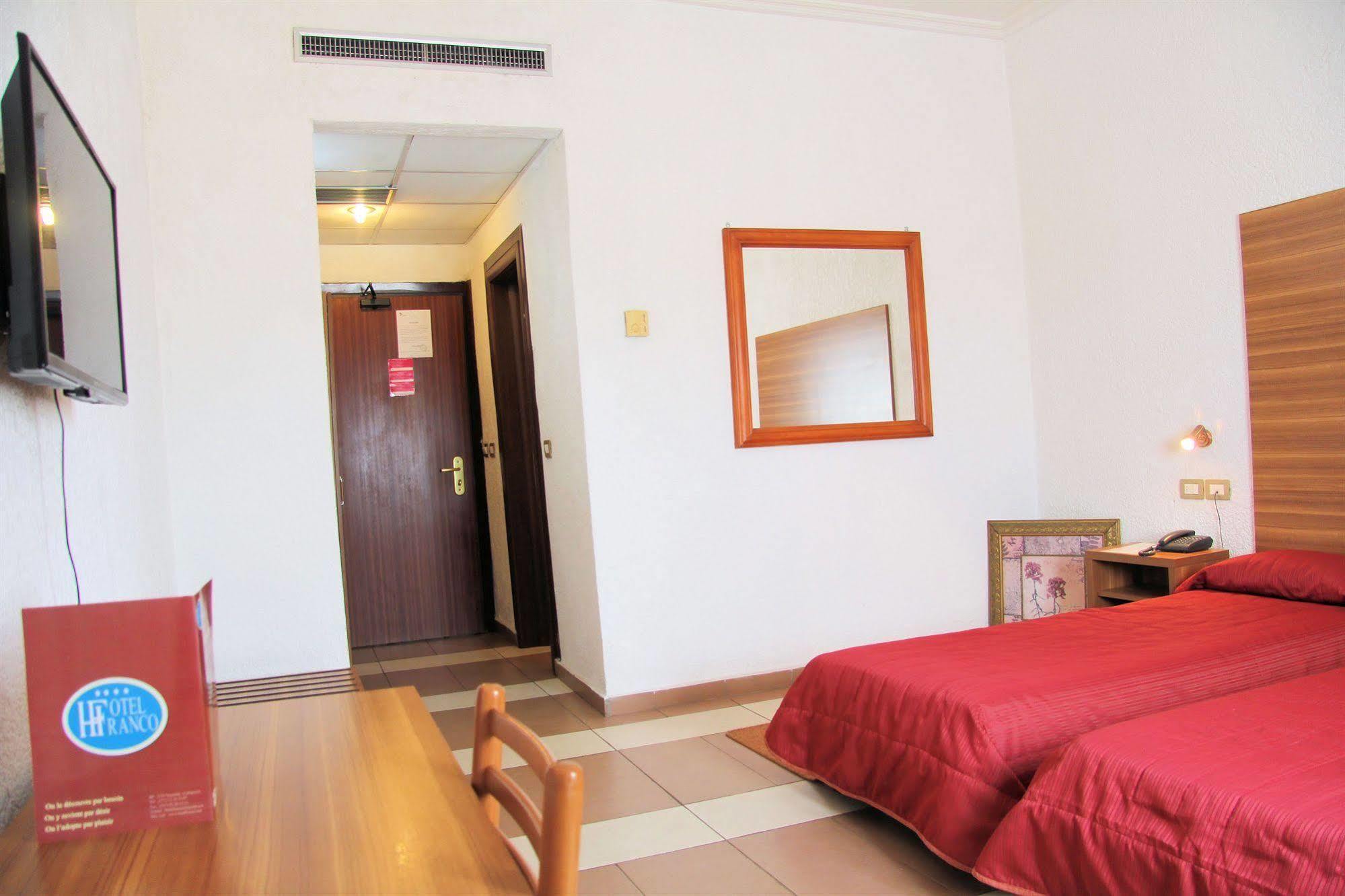 Hotel Franco Yaounde Luaran gambar